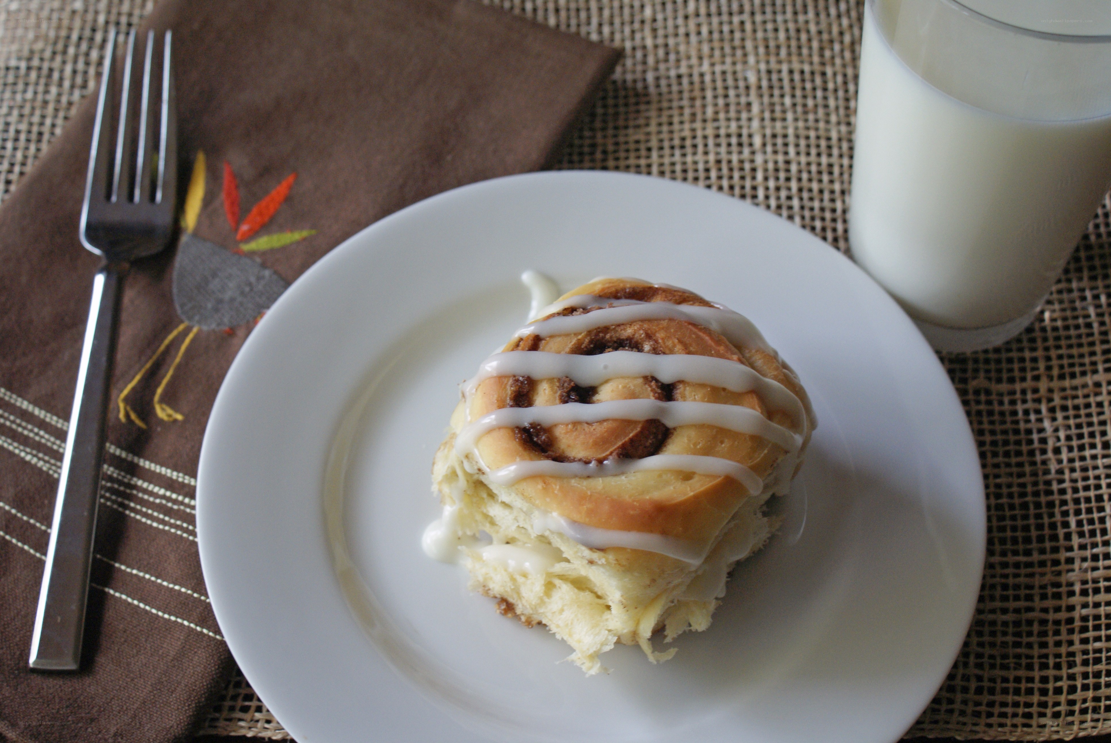 cinnamon roll with milk