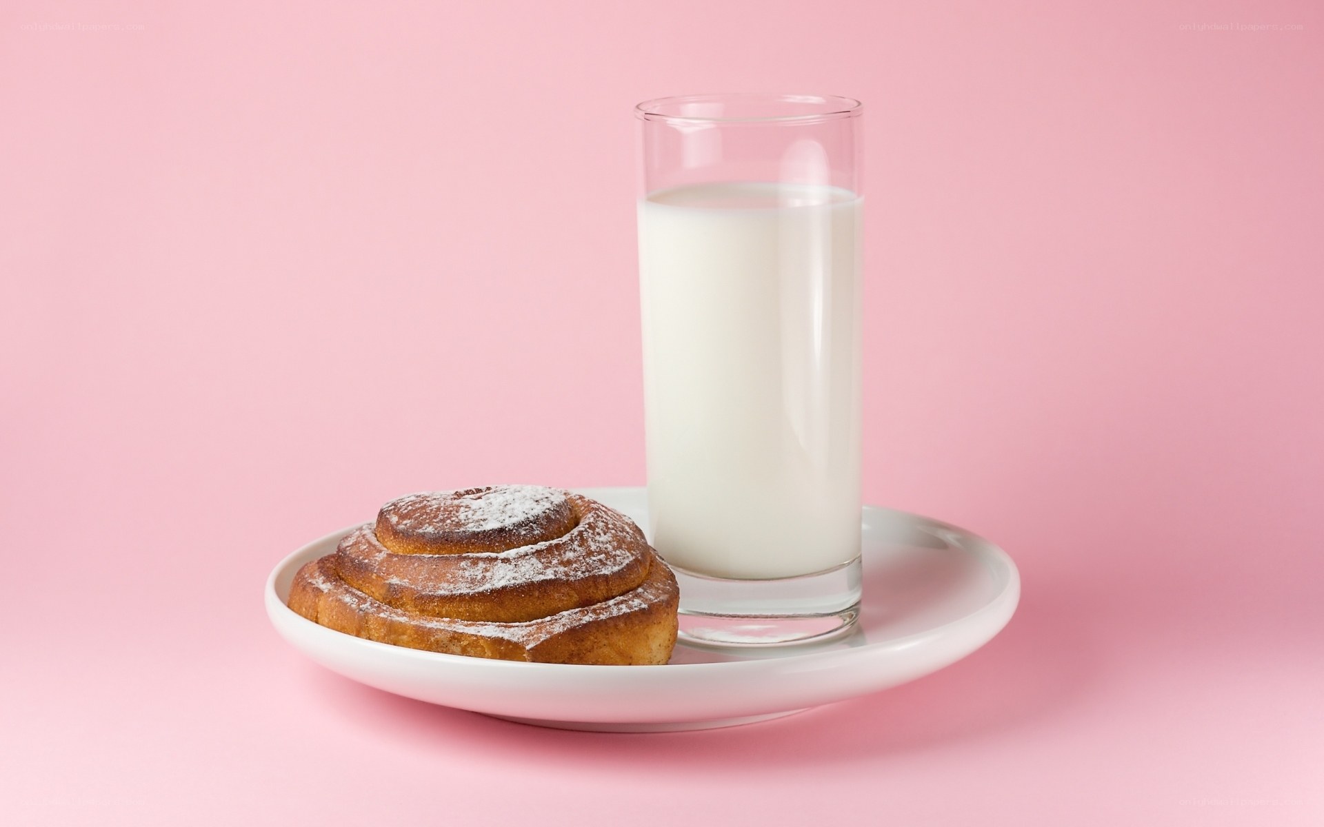 cinnamon roll with milk