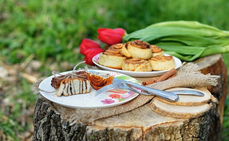 Cinnamon Rolls on Stump