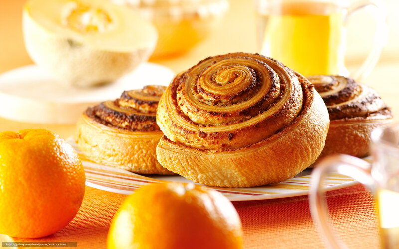 Cinnamon rolls with oranges