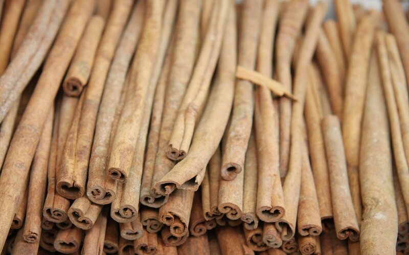cinnamon sticks in a pile
