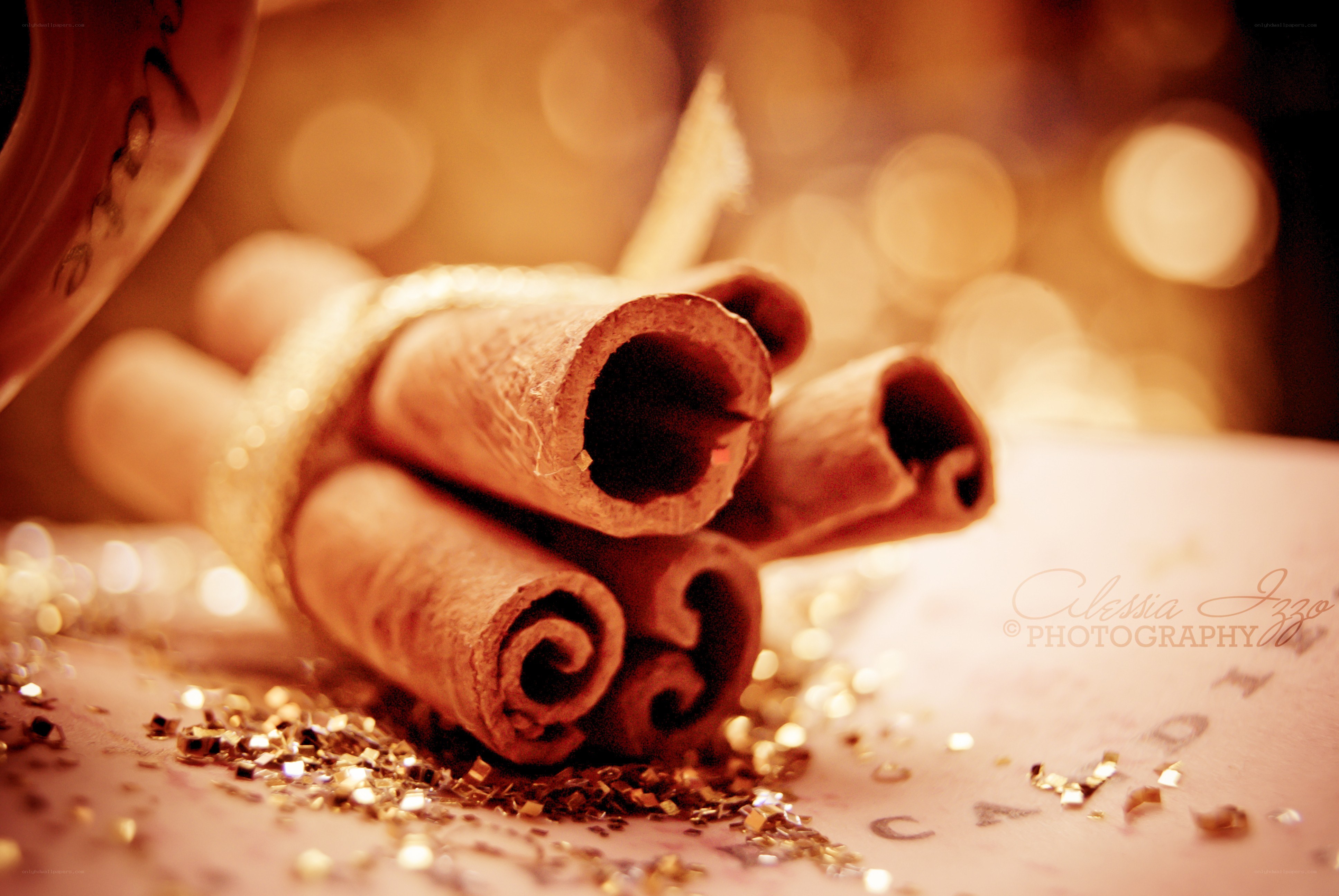 cinnamon sticks with glitter