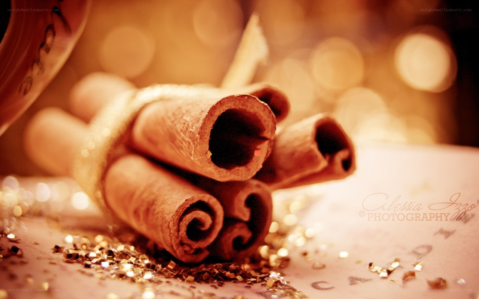 cinnamon sticks with glitter