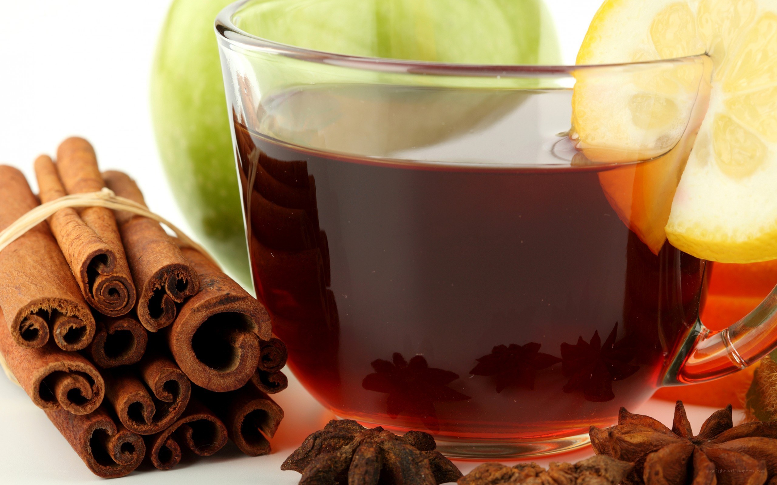 Cinnamon tea with lemon and apple