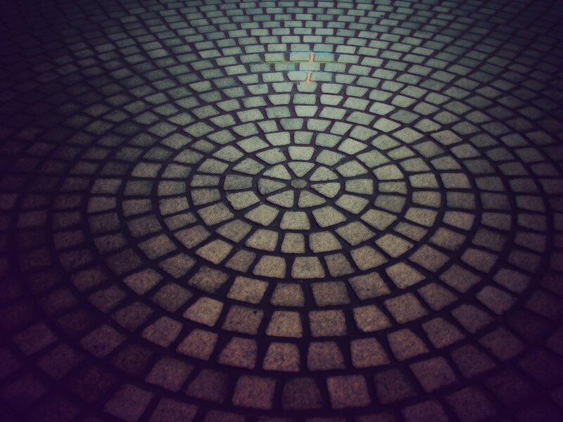 Circular Cobblestone Pattern — Gray