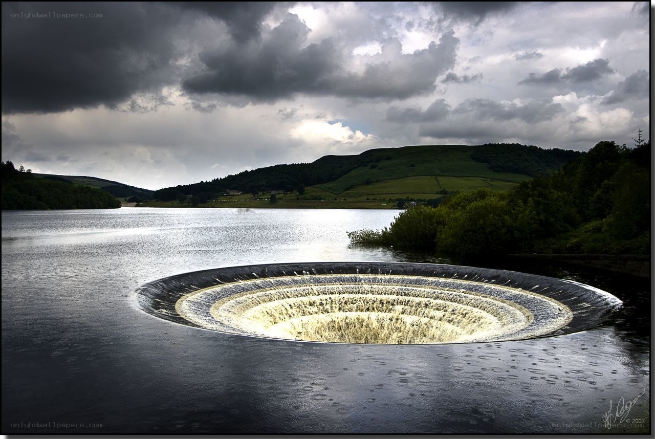 Circular spillway at a reservoir