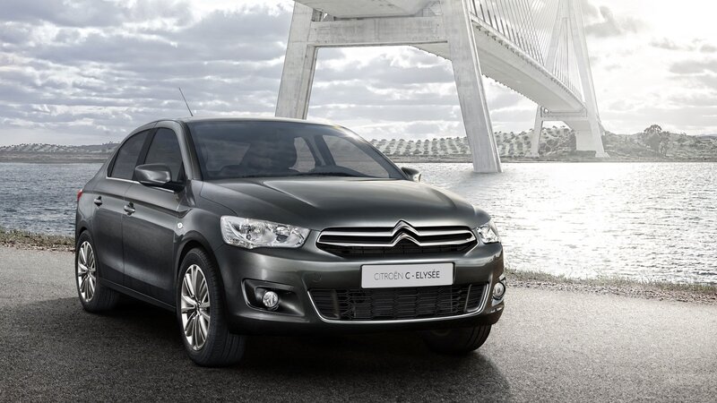 Citroën C-Elysée by a bridge