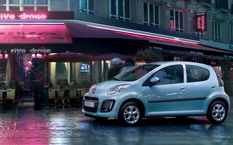 Citroën C1 in a city street