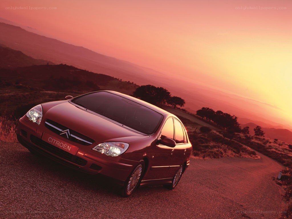 Citroën C5 at sunset