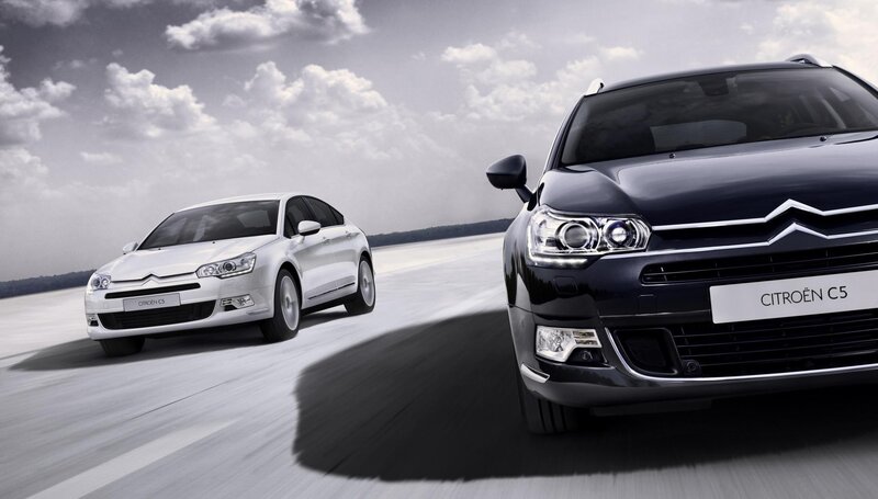 Citroën C5 cars on a road