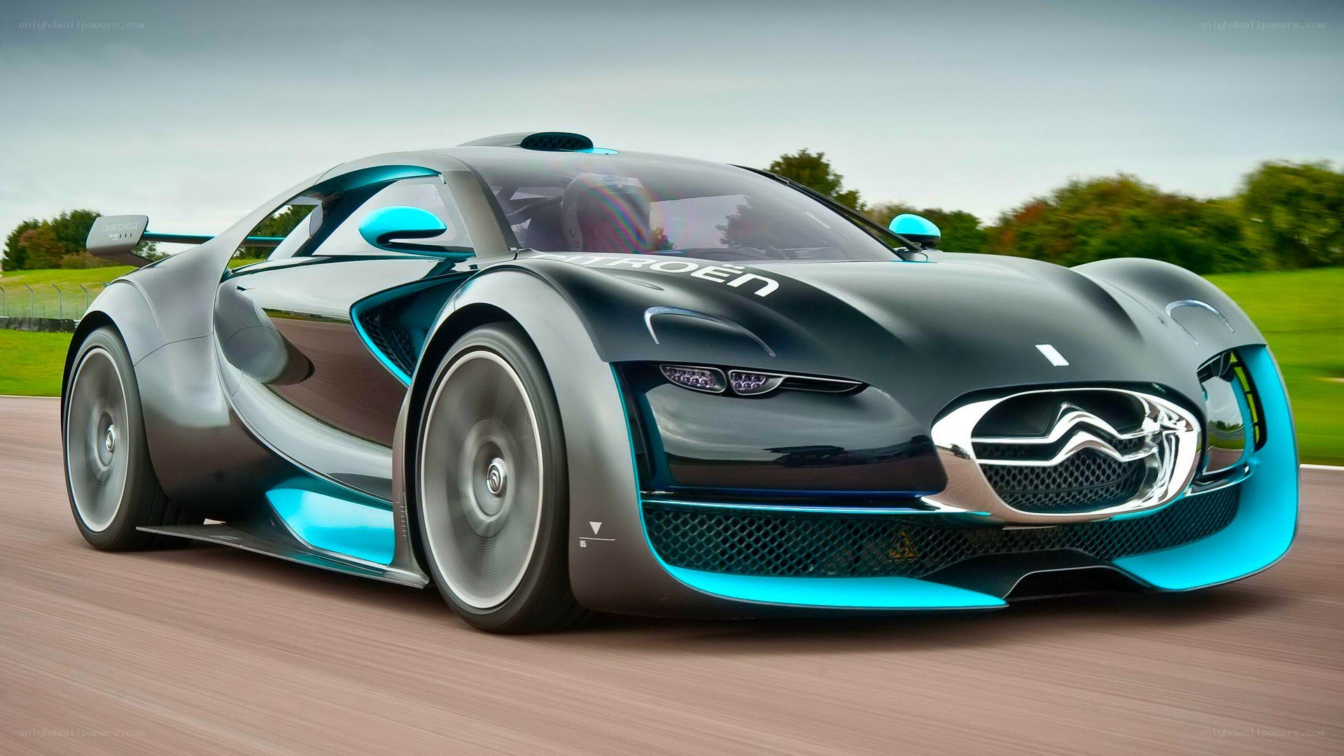 Citroën concept car in motion