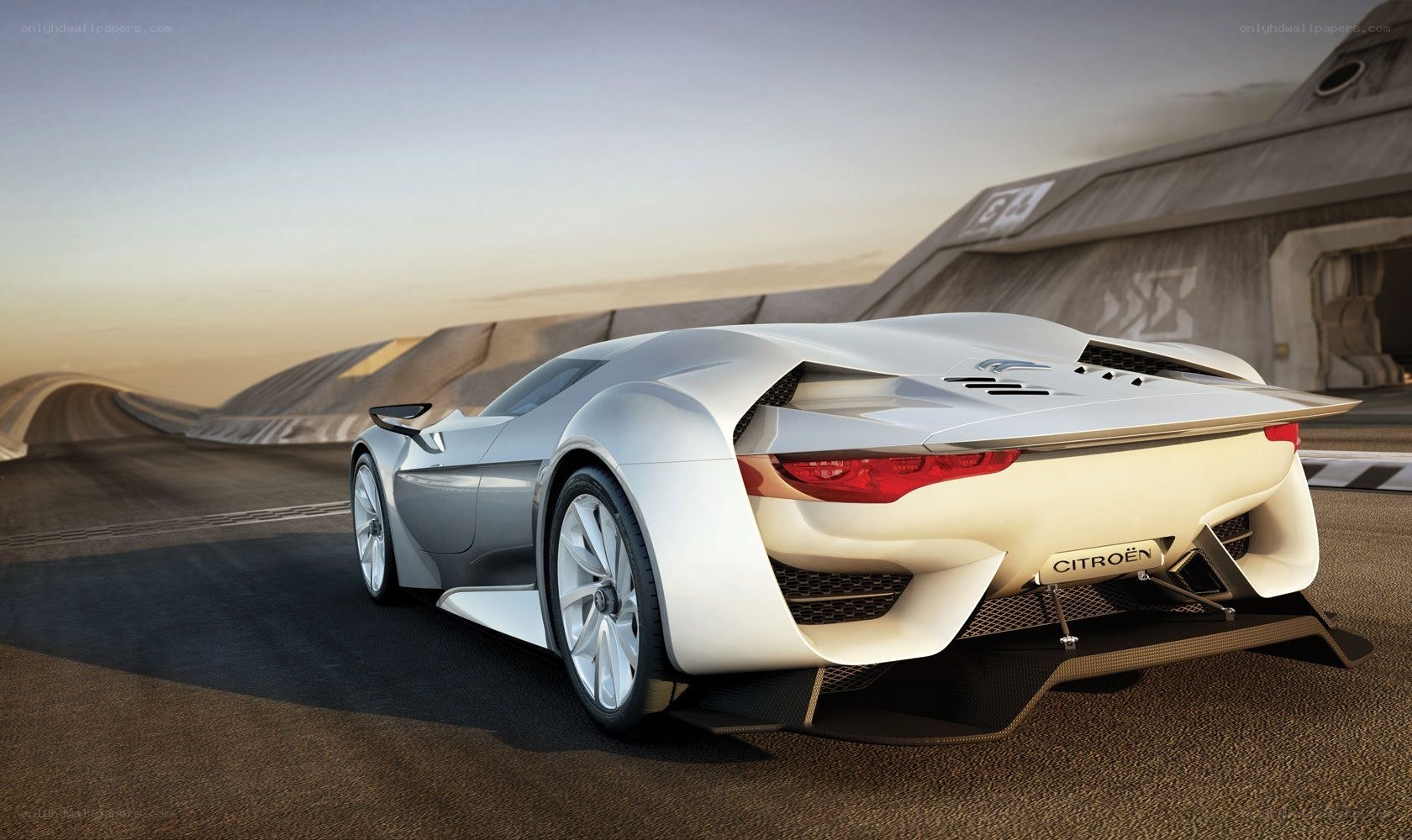 Citroën concept car on track