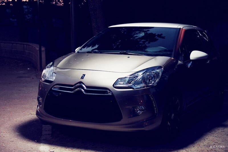 Citroën DS3 in nighttime lighting