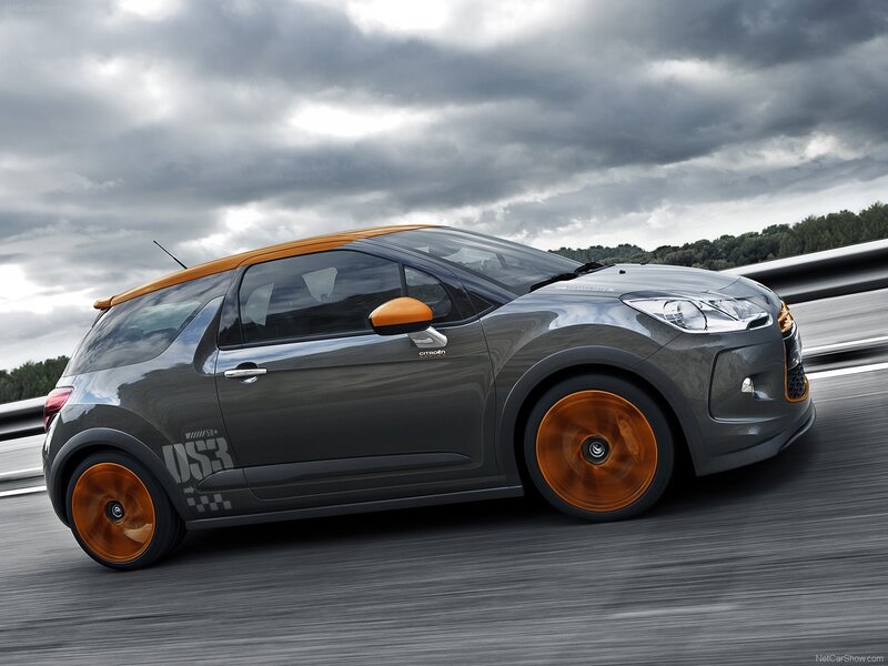 Citroën DS3 Racing on a highway