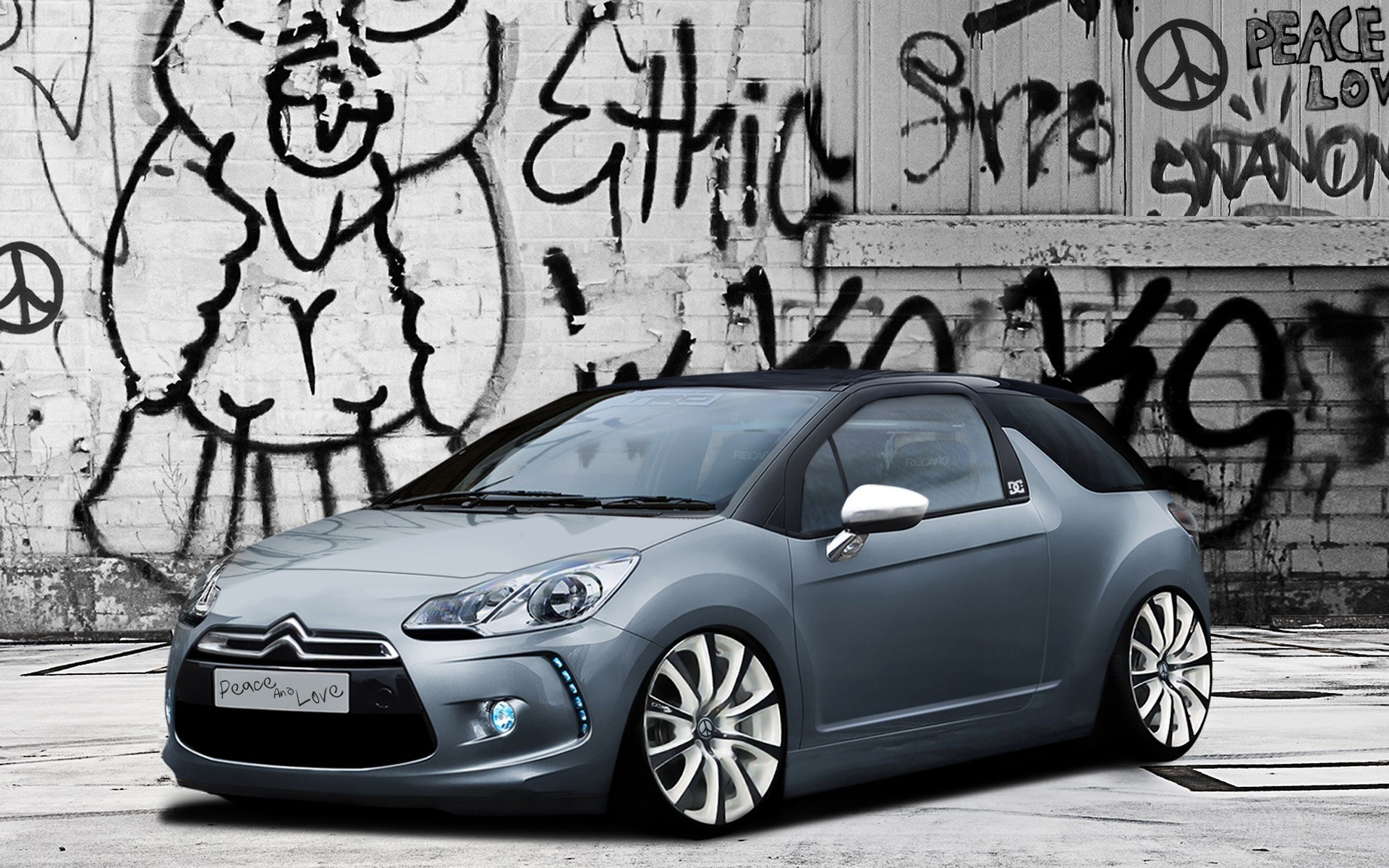 Citroën DS3 with graffiti background