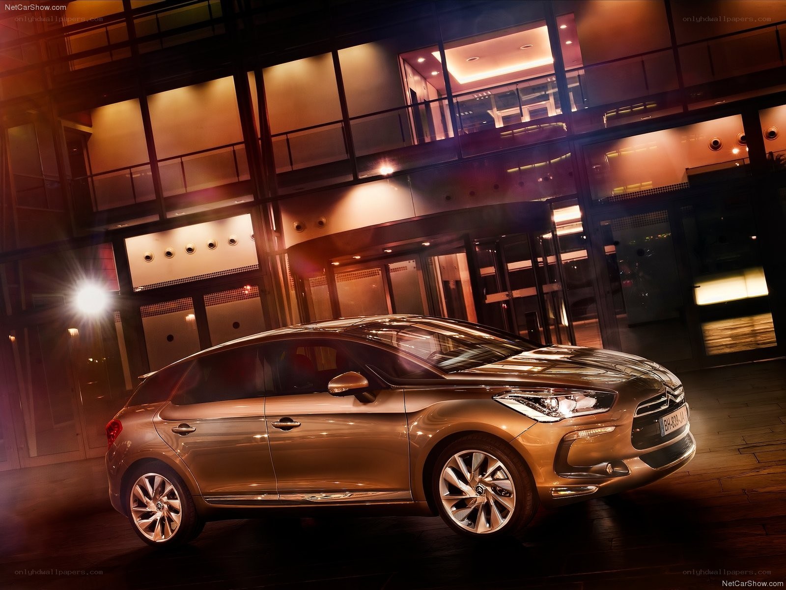 Citroën DS4 at night