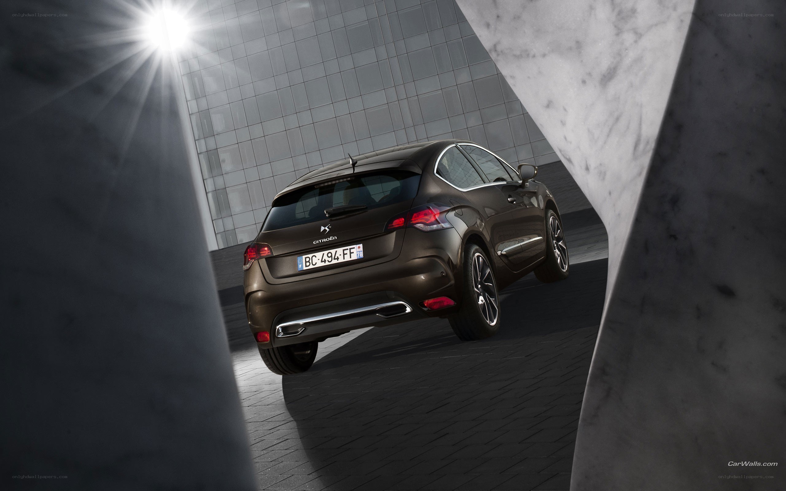Citroën DS4 in modern setting