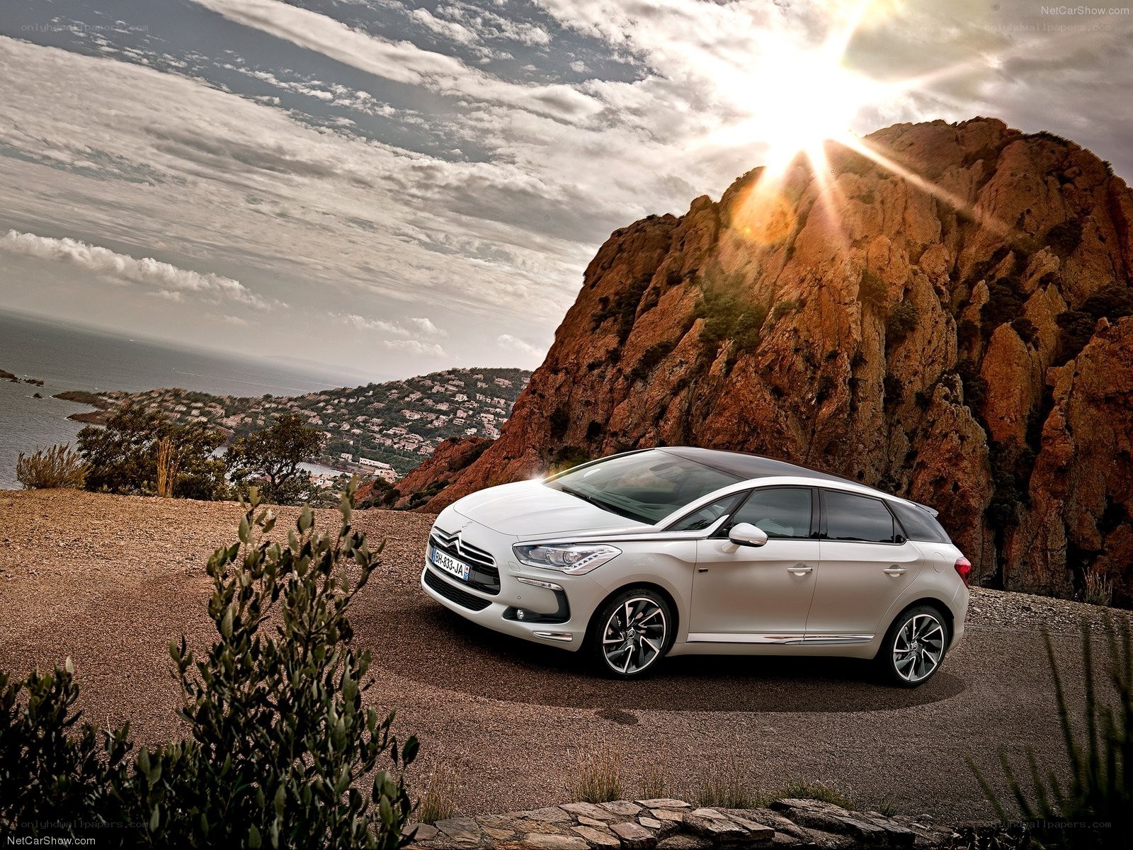 Citroën DS4 on a coastal cliff
