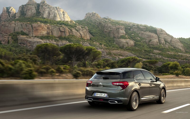 Citroën DS4 on a mountain road