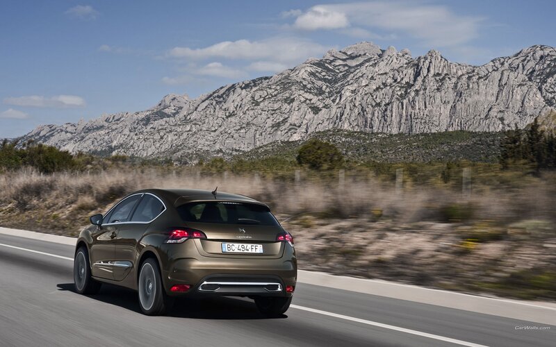 Citroën DS4 on mountain road