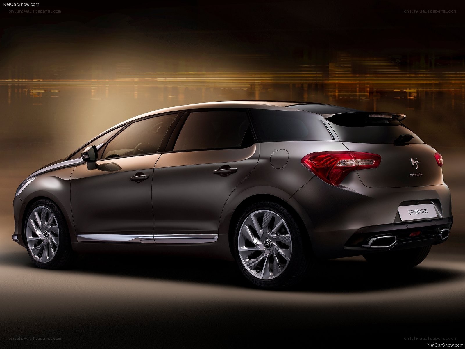 Citroën DS5 rear view