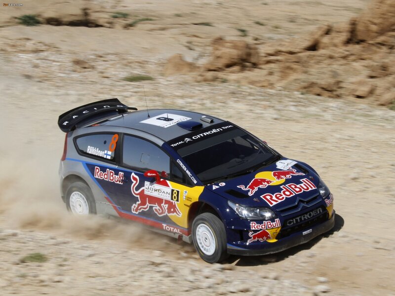 Citroën rally car in action