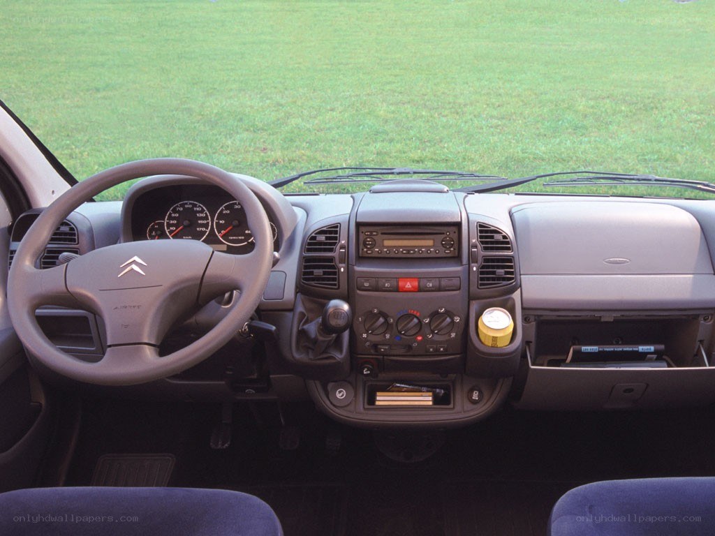 Citroën Relay interior dashboard