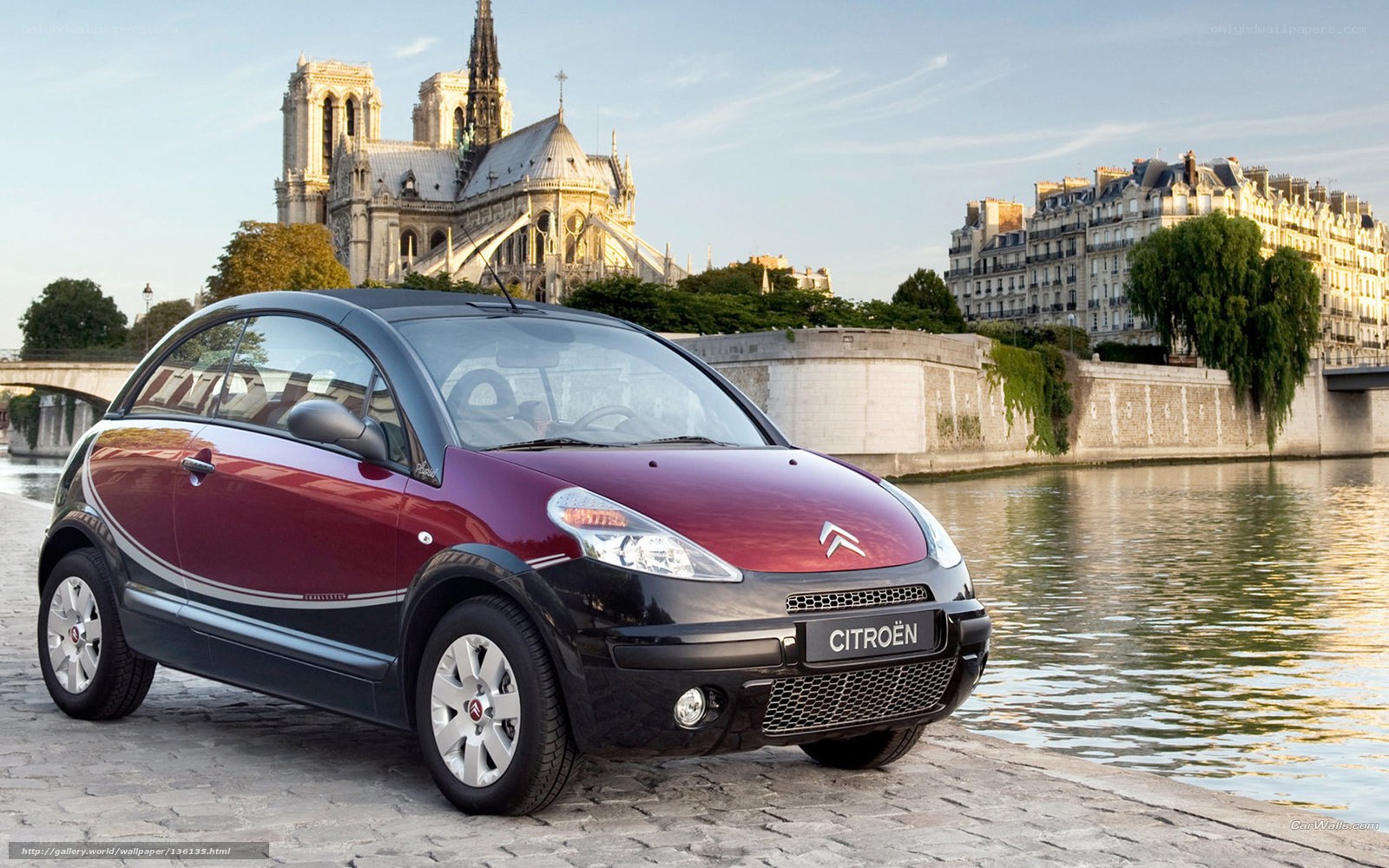 Citroen C3 Picasso by the Seine