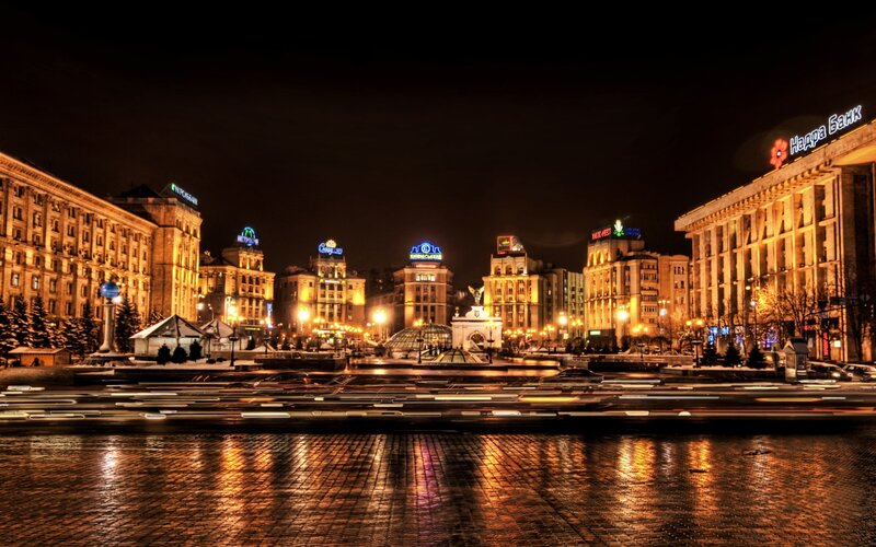 City Square at Night — Black