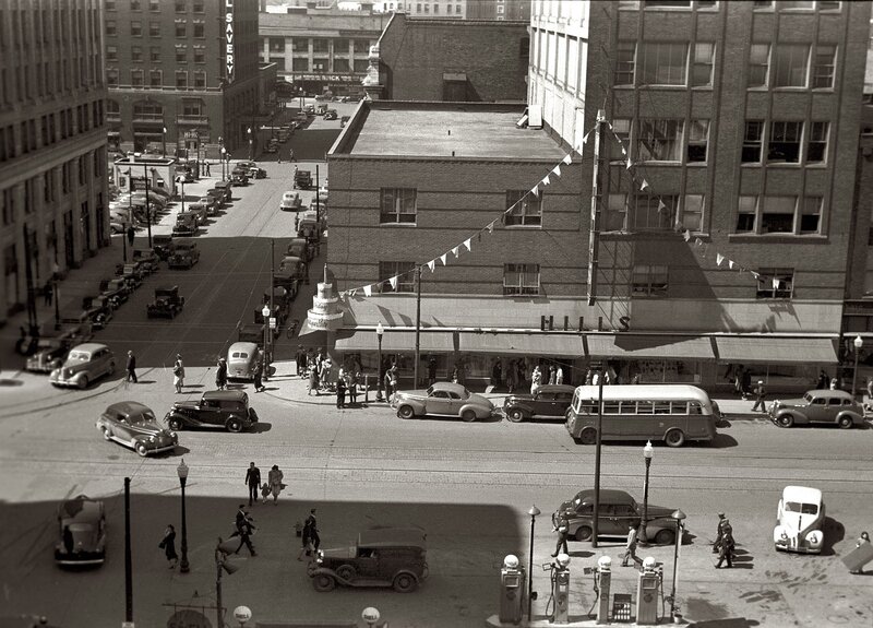 City street scene with vintage cars