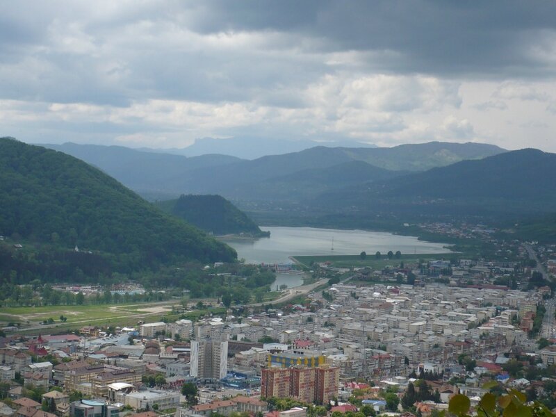 City view with lake and mountains