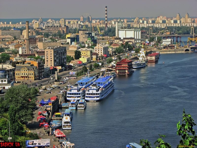 City view with river and boats