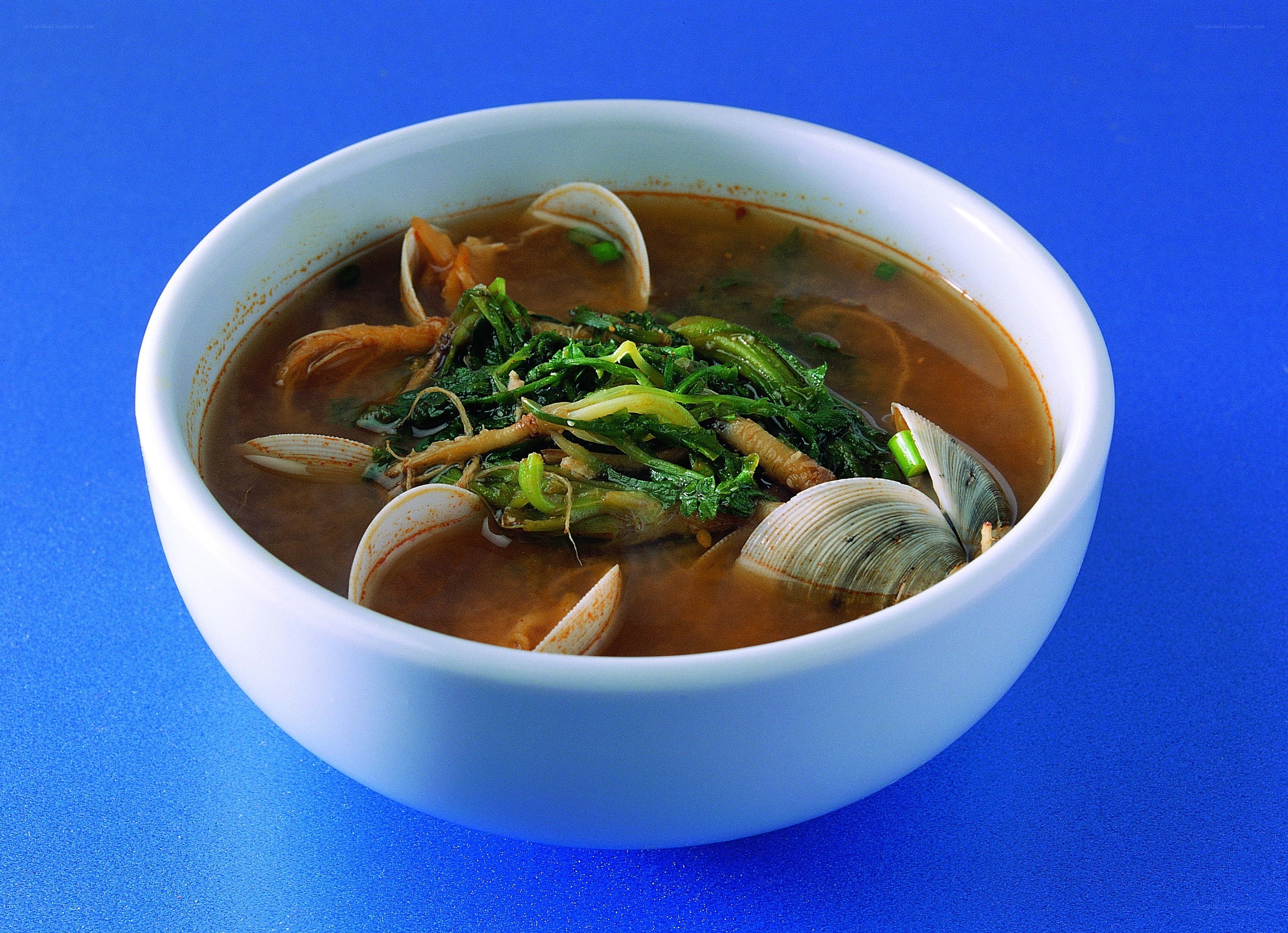 clam and greens soup