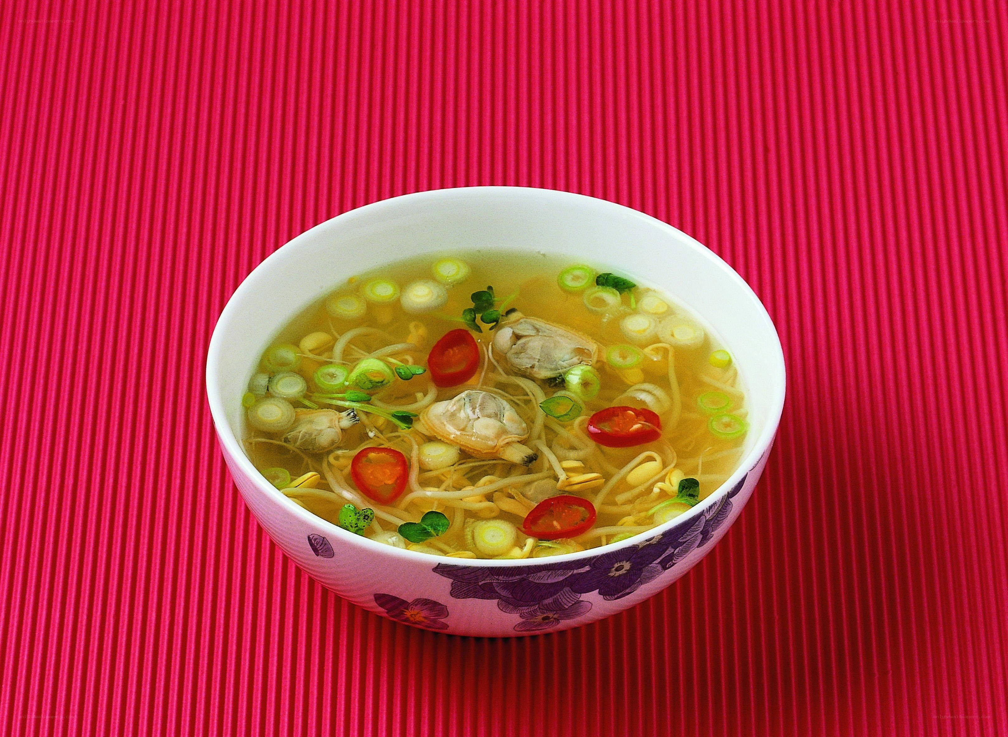 clam and noodle soup