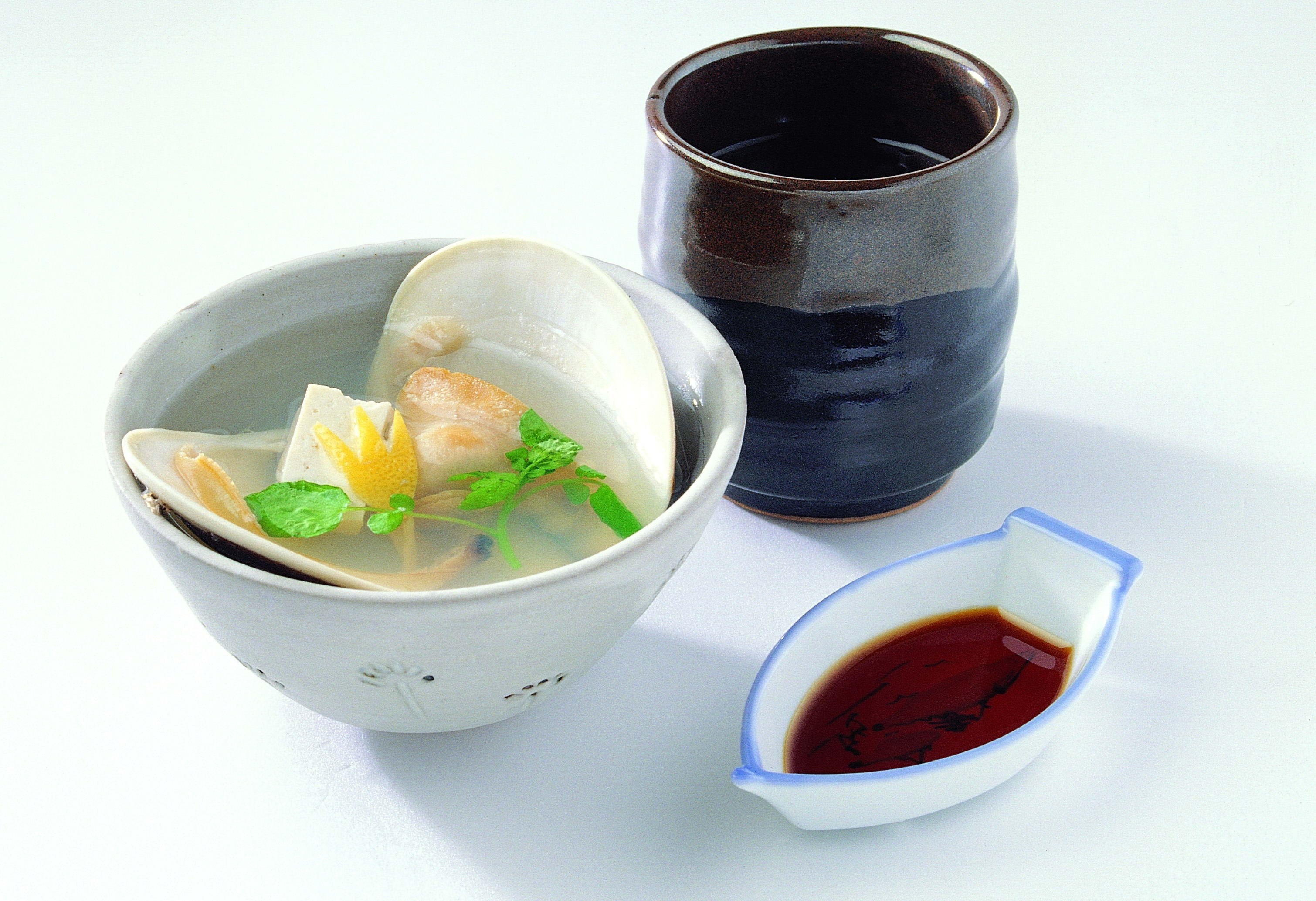 Clam and tofu soup with soy sauce