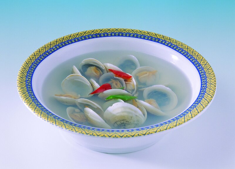 Clams in clear broth