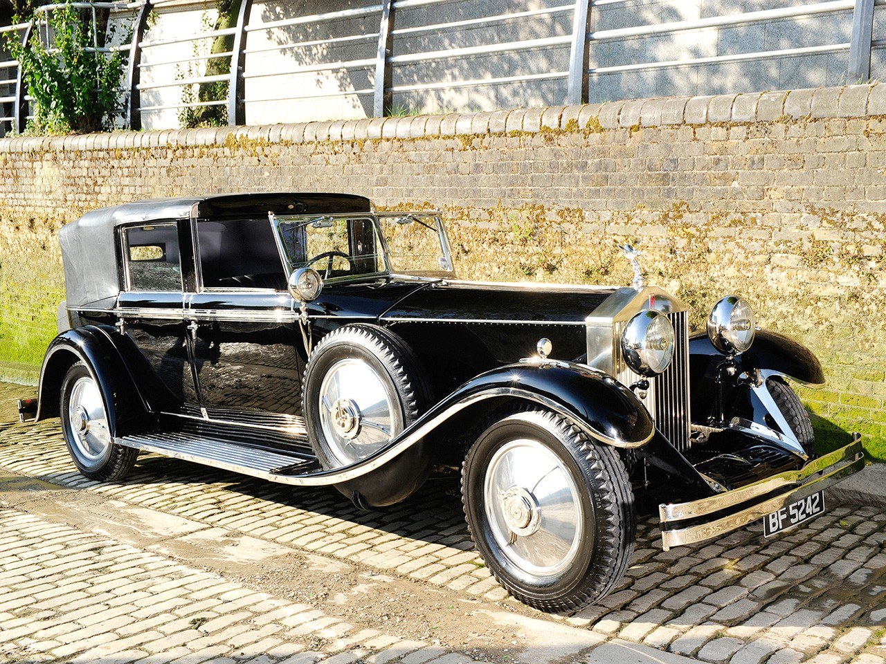Classic black Rolls-Royce car