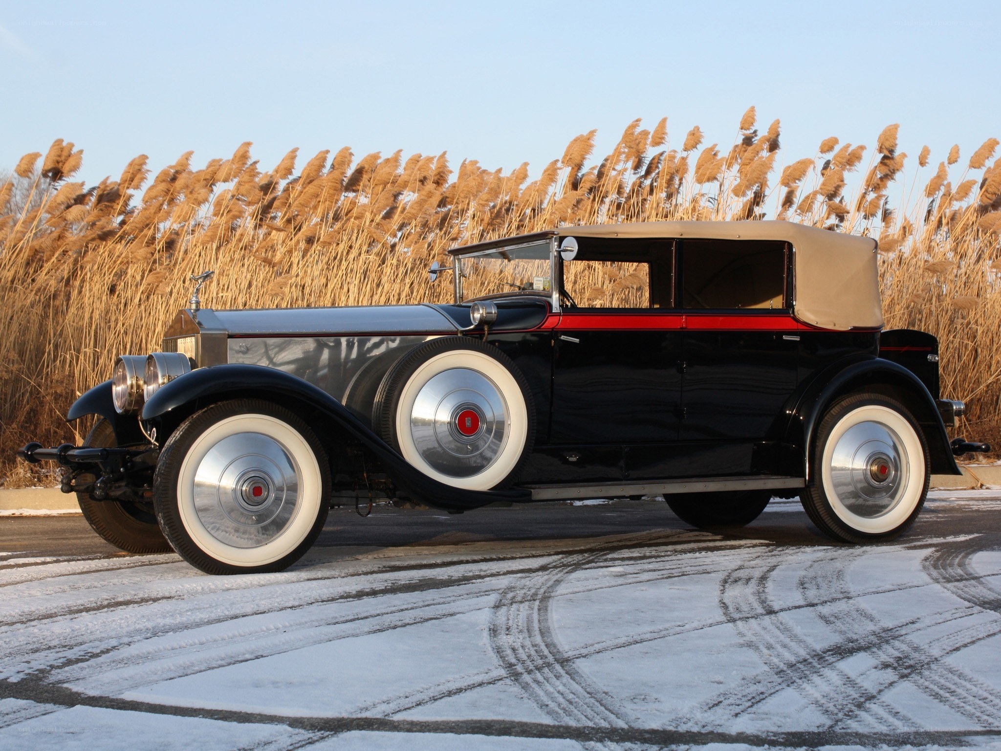 Classic black Rolls-Royce car