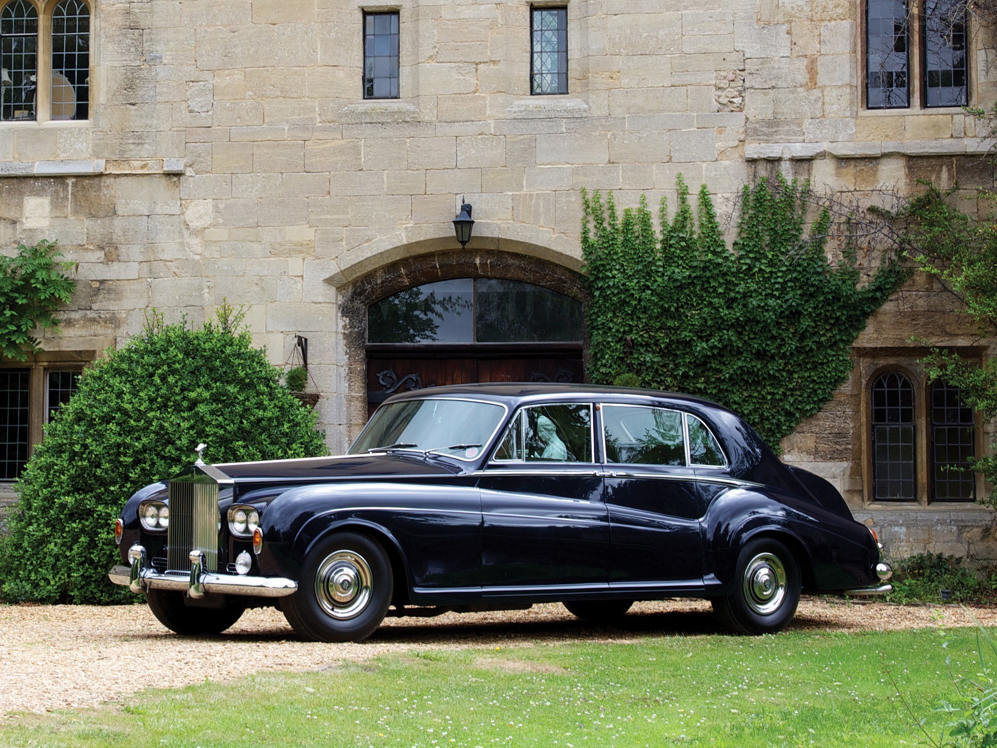 Classic black Rolls-Royce car