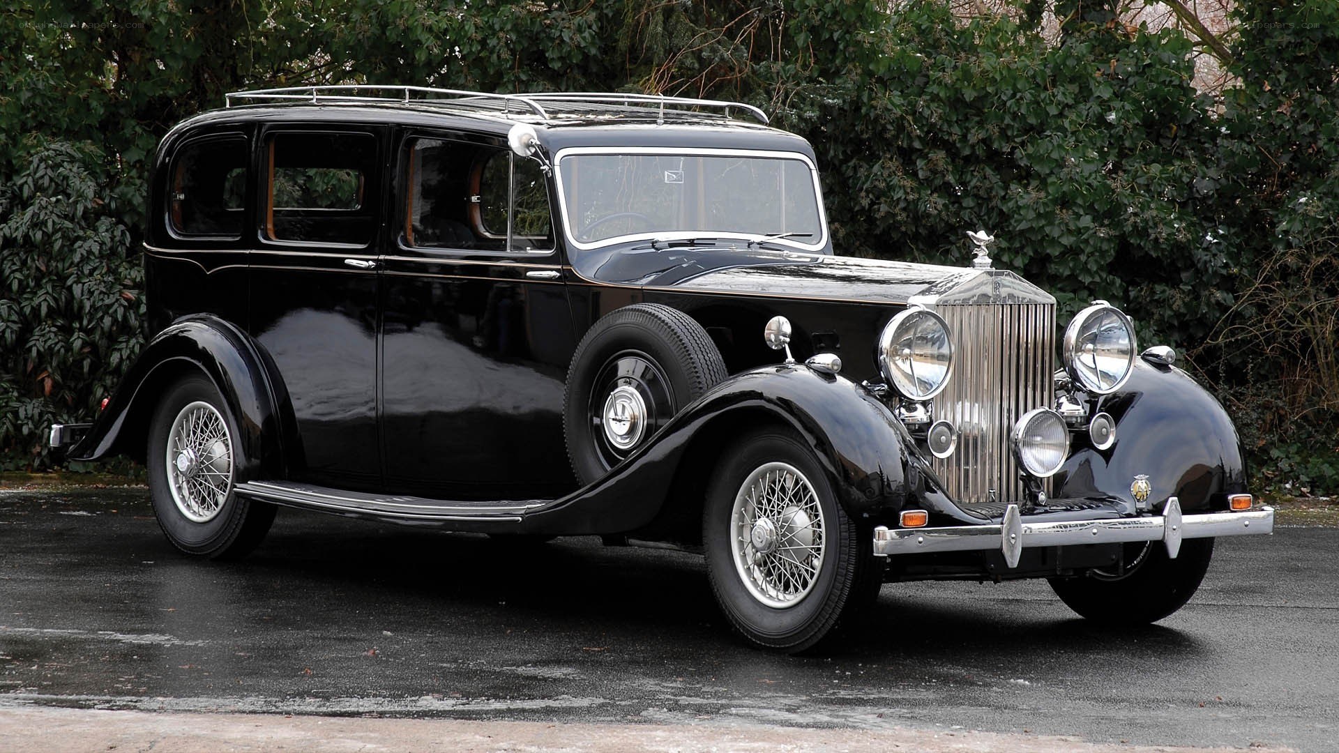 Classic black Rolls-Royce car