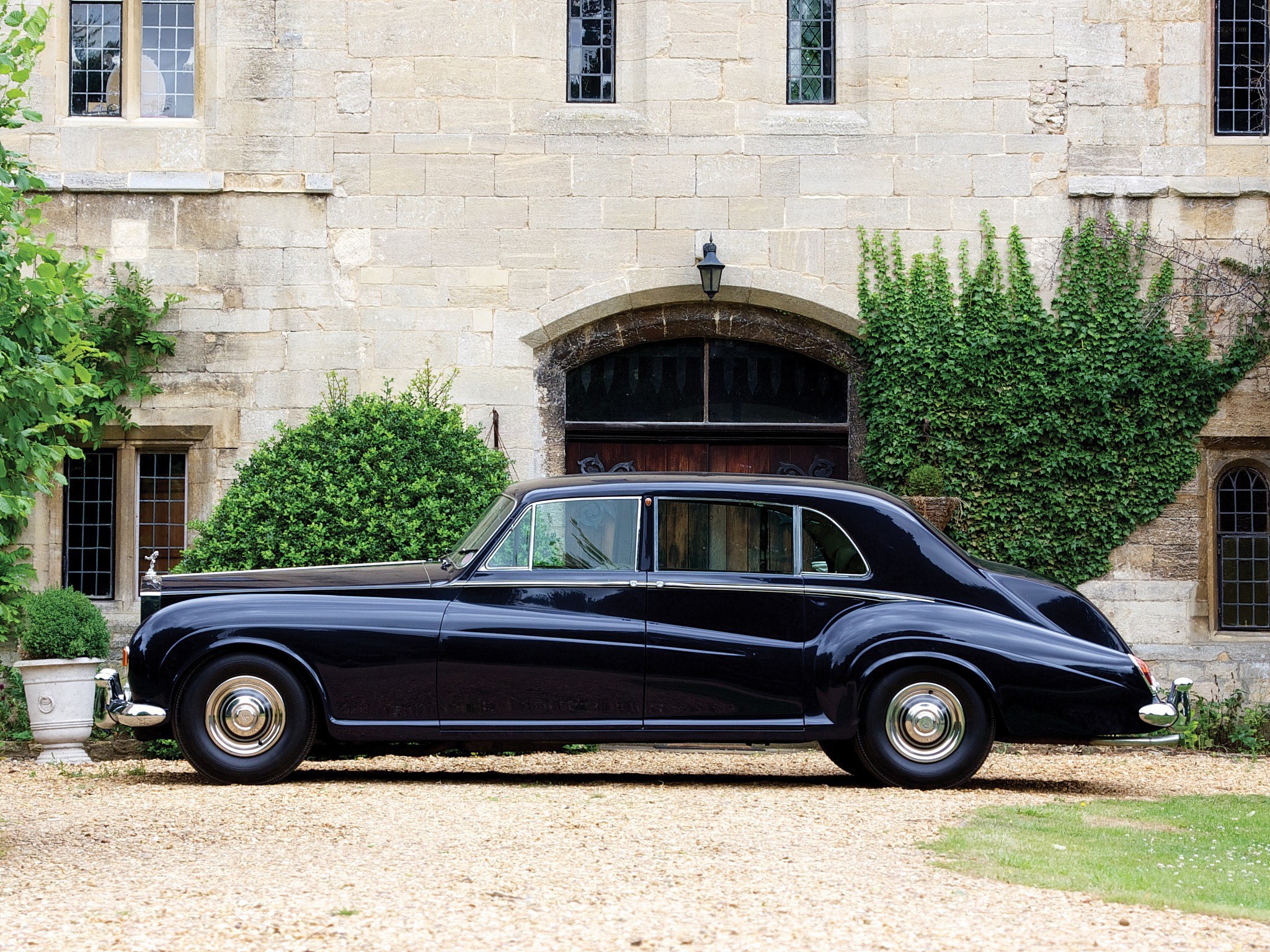 Classic black Rolls-Royce car