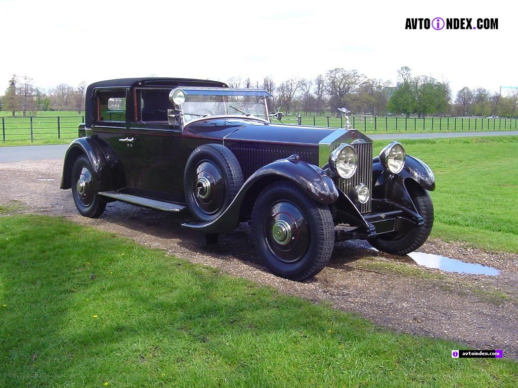 Classic black Rolls-Royce car