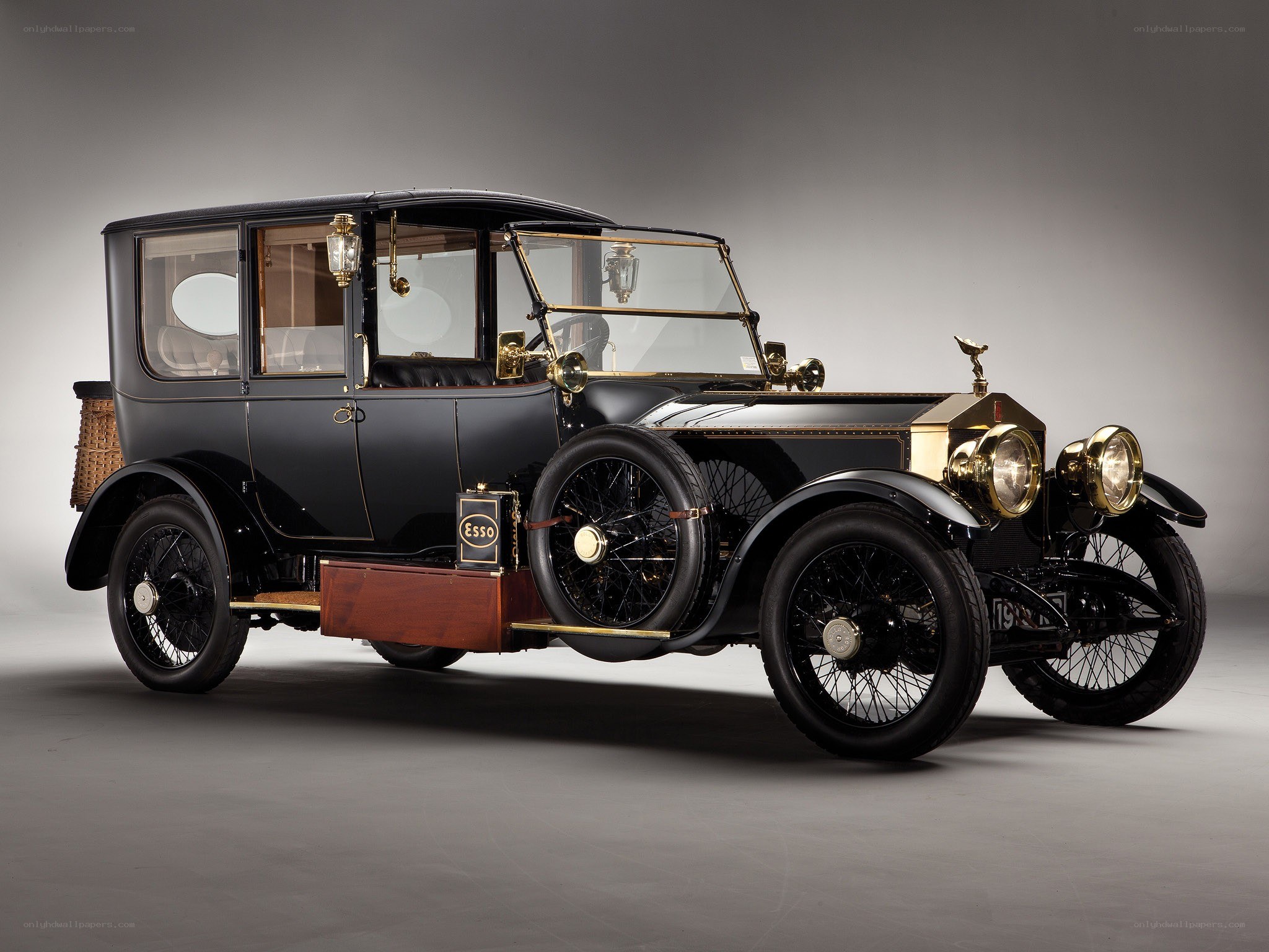 Classic black Rolls-Royce car