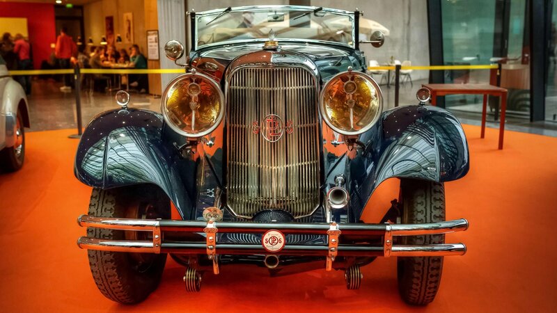 Classic Blue Car — Calm, Photograph