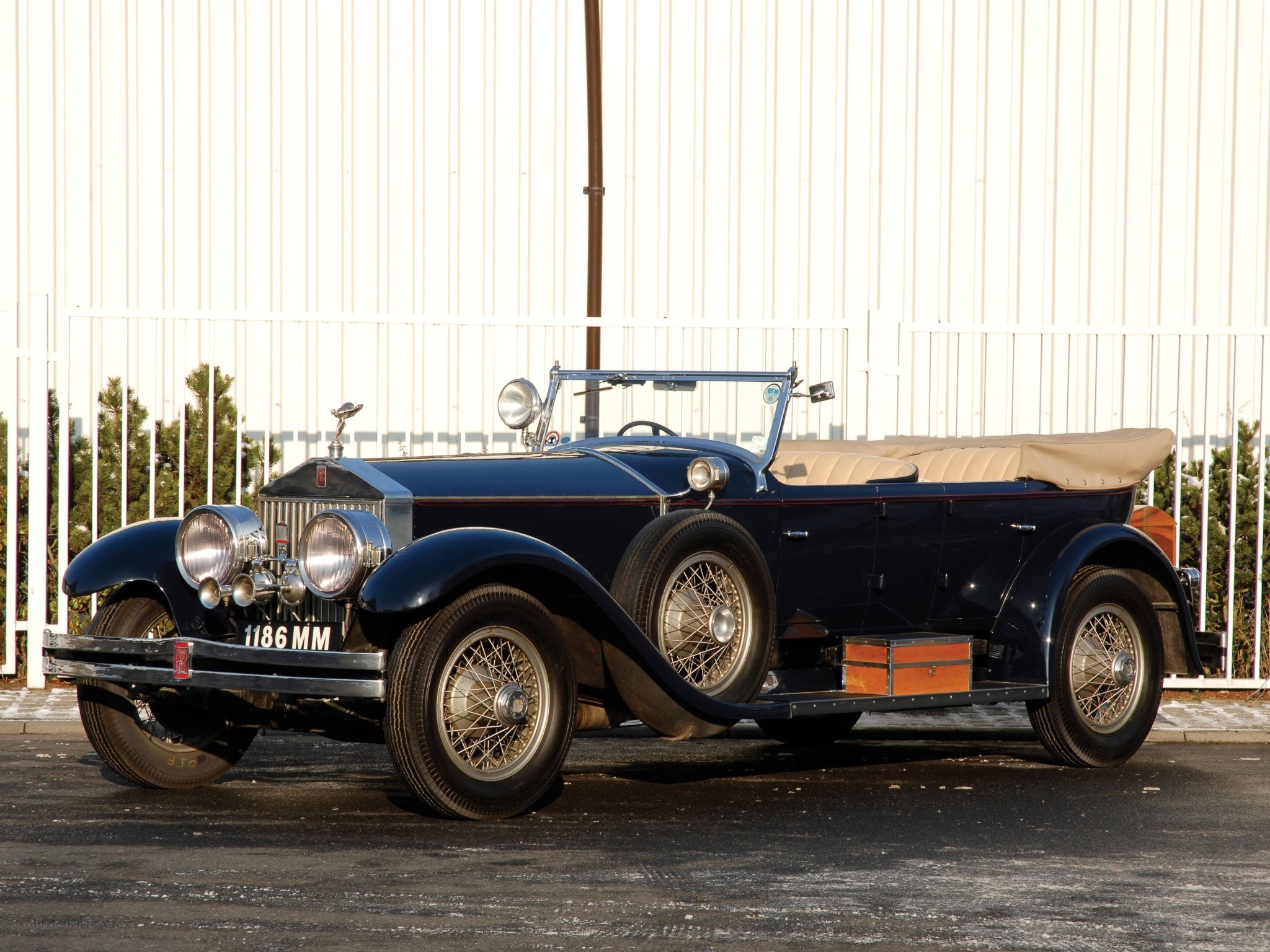 Classic blue Rolls-Royce car