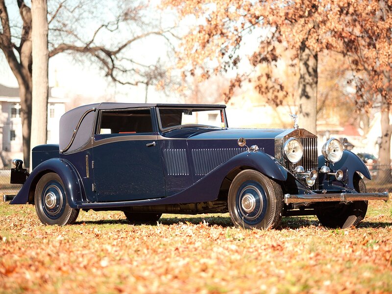 Classic blue Rolls-Royce on autumn lawn