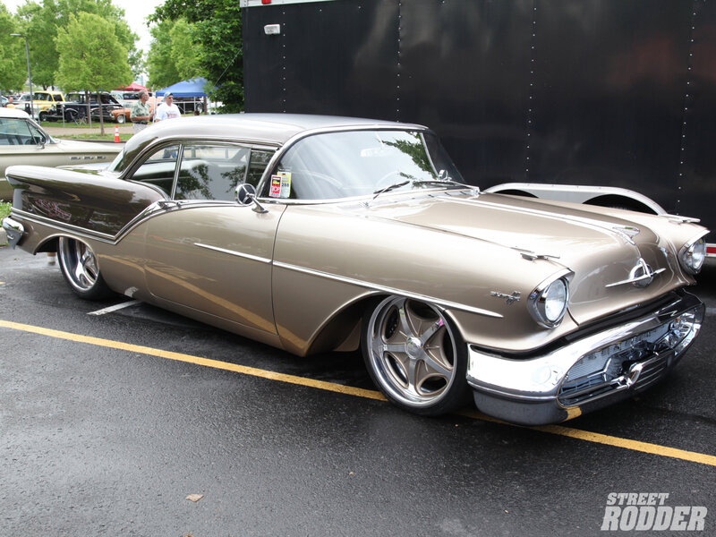 Classic Car at Show — Brown, Calm