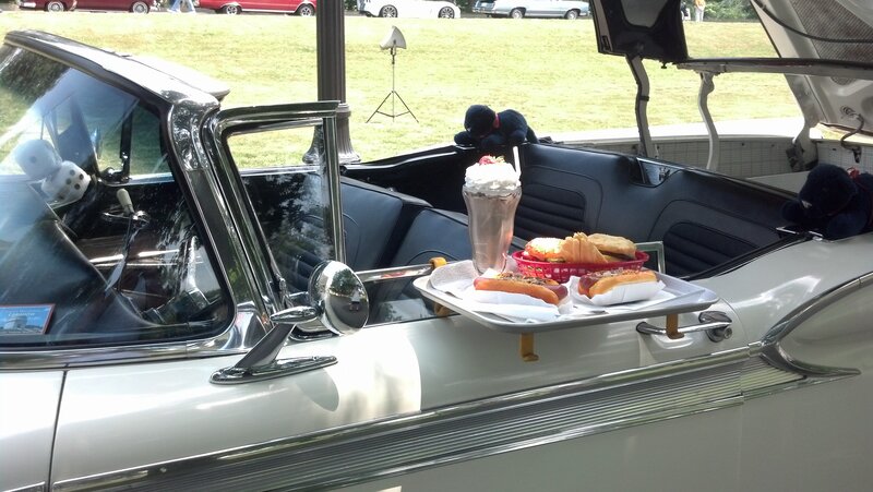 Classic Car with Food Tray — White