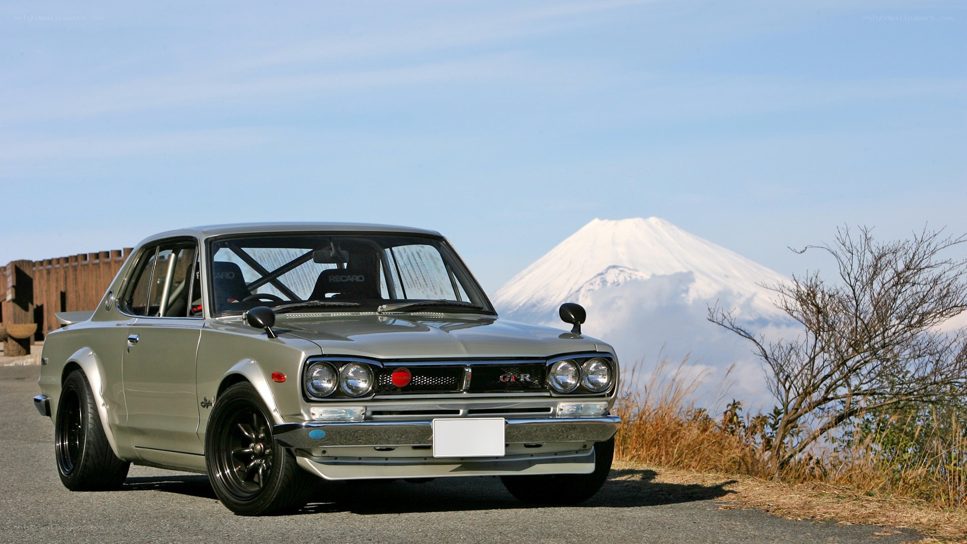 Classic car with Mount Fuji