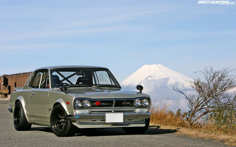 Classic car with Mount Fuji